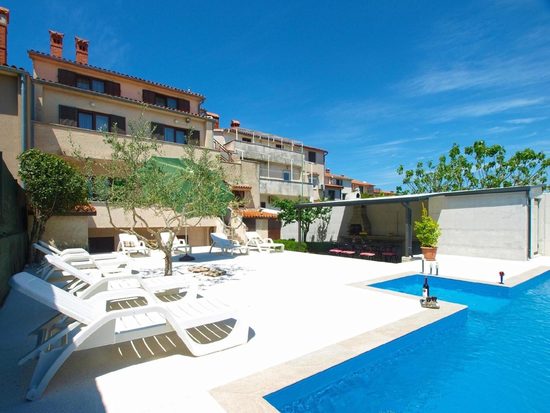 Holiday home Mit Privatpool Fuer 8 Personen Ca 180 Qm In Pula, Istrien Istrische Riviera *